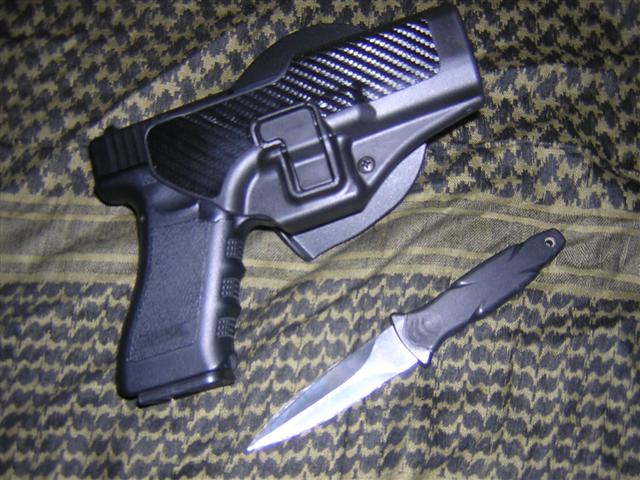 G18c in BHI Serpa CQC (cf model) and S&W HRT boot knife